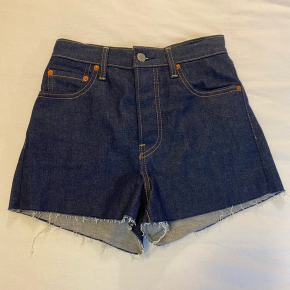 Levi’s Ribcage Shorts - Picture 1 of 4
